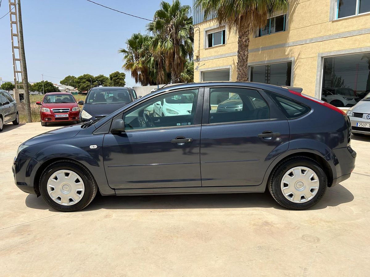 FORD FOCUS TREND 1.6 AUTO SPANISH LHD IN SPAIN 70000 MILES SUPERB 2006