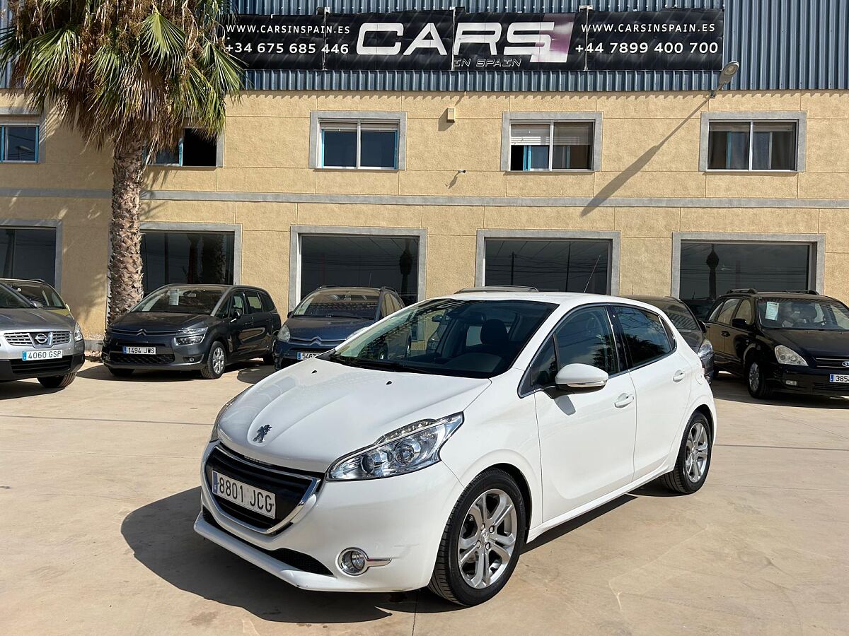 PEUGEOT 208 1.6 HDI ALLURE AUTO SPANISH LHD IN SPAIN 51000 MILES STUNNING 2015