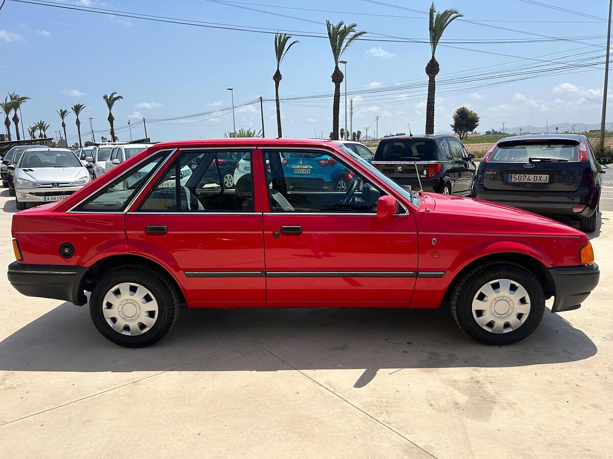 FORD ESCORT 1.6 I GHIA SPANISH LHD IN SPAIN ONLY 42000 MILES SUPERB 1989