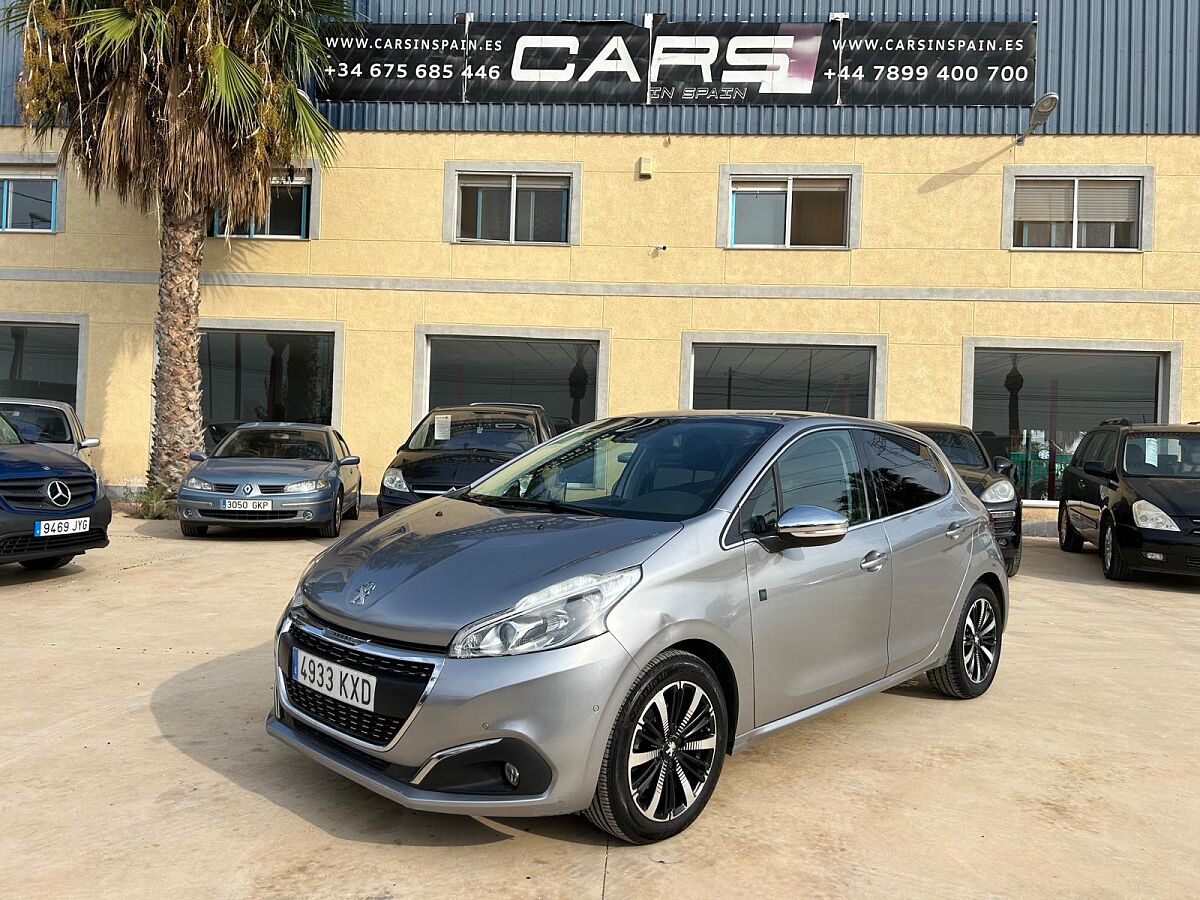 PEUGEOT 208 TECH 1.2 PURETECH AUTO SPANISH LHD IN SPAIN 11000 MILES SUPER 2019