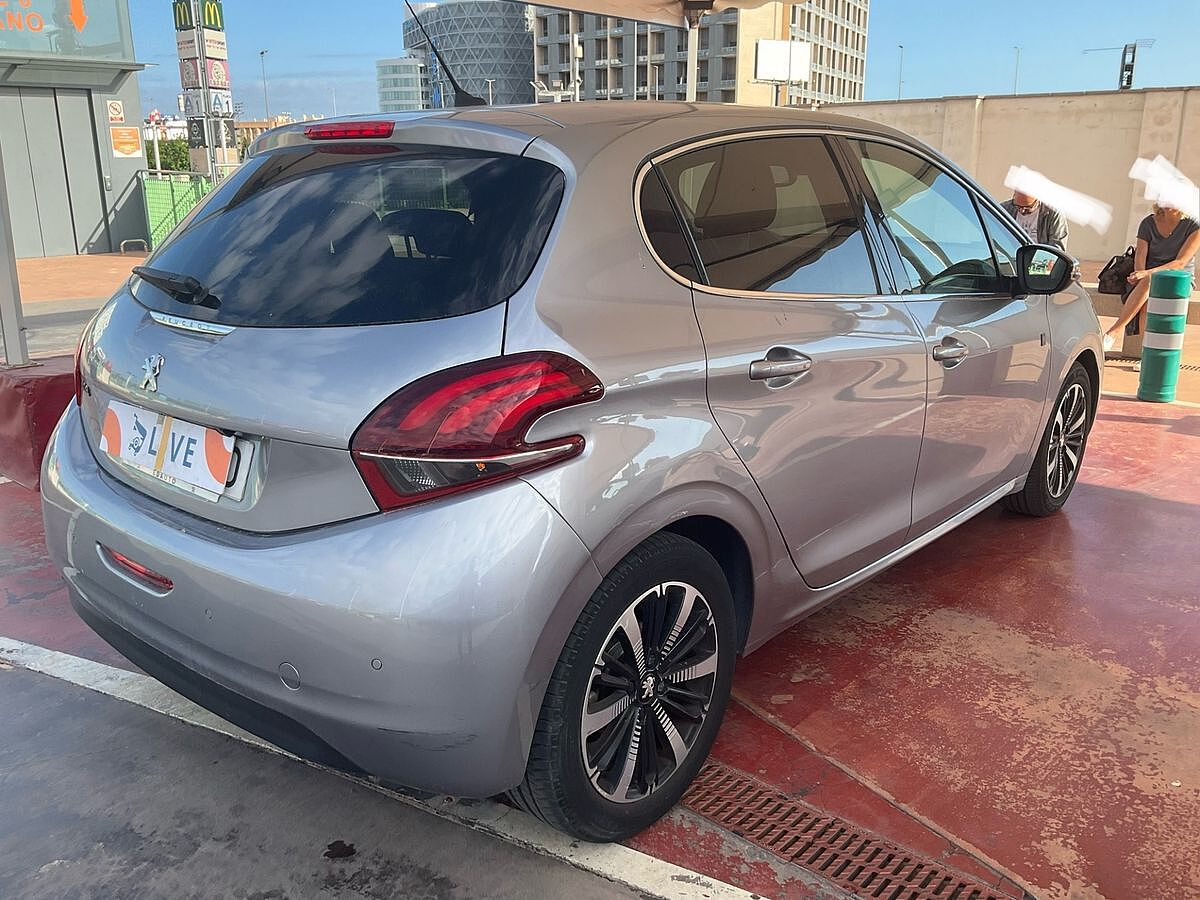 COMING SOON PEUGEOT 208 TECH 1.2 PURETECH AUTO SPANISH LHD IN SPAIN 11000 MILES SUPER 2019