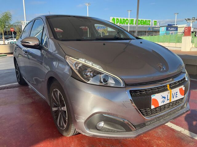 COMING SOON PEUGEOT 208 TECH 1.2 PURETECH AUTO SPANISH LHD IN SPAIN 11000 MILES SUPER 2019