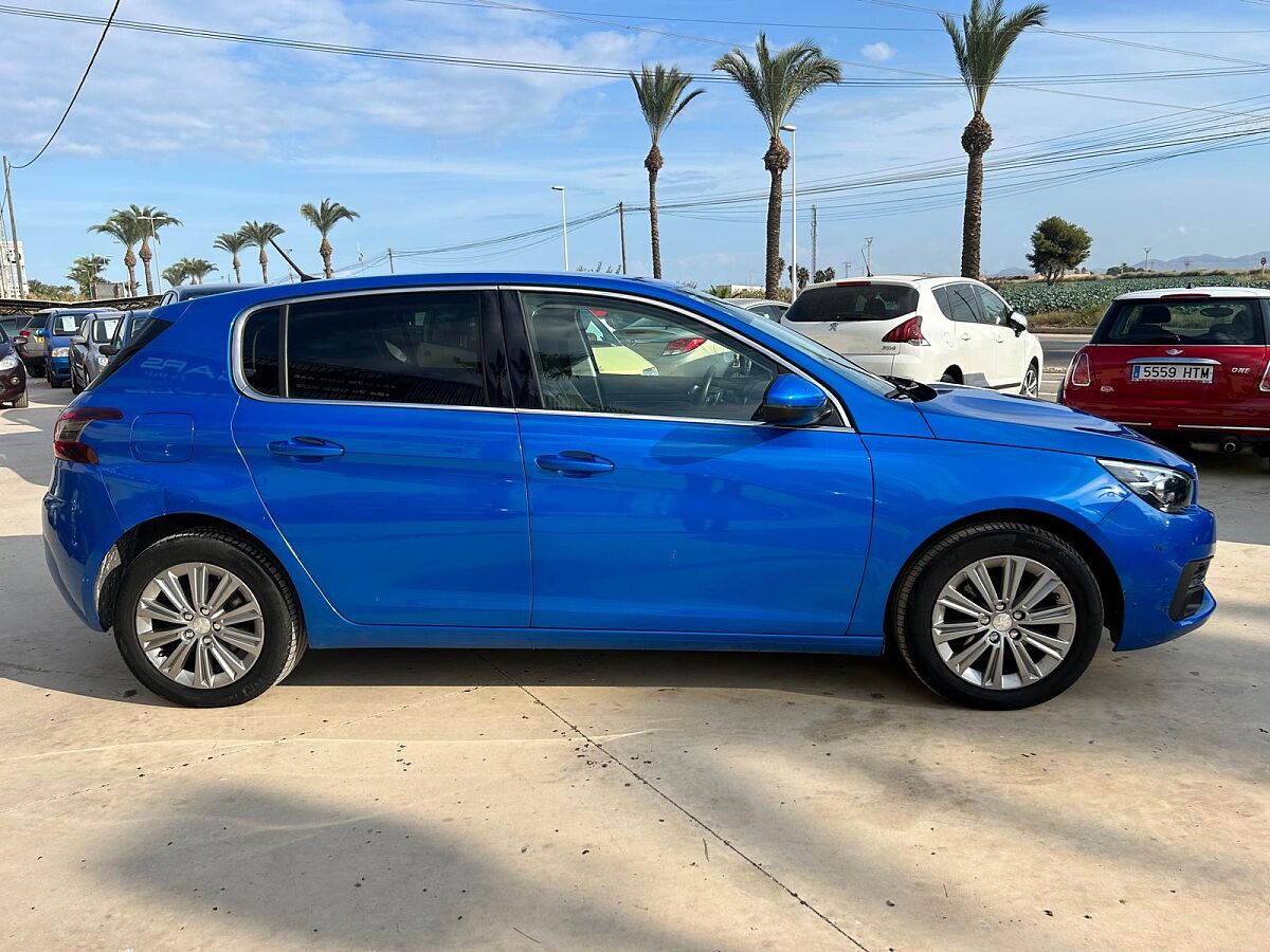 PEUGEOT 308 ALLURE 1.2 PURETECH AUTO SPANISH LHD IN SPAIN 31000 MILES SUPER 2020