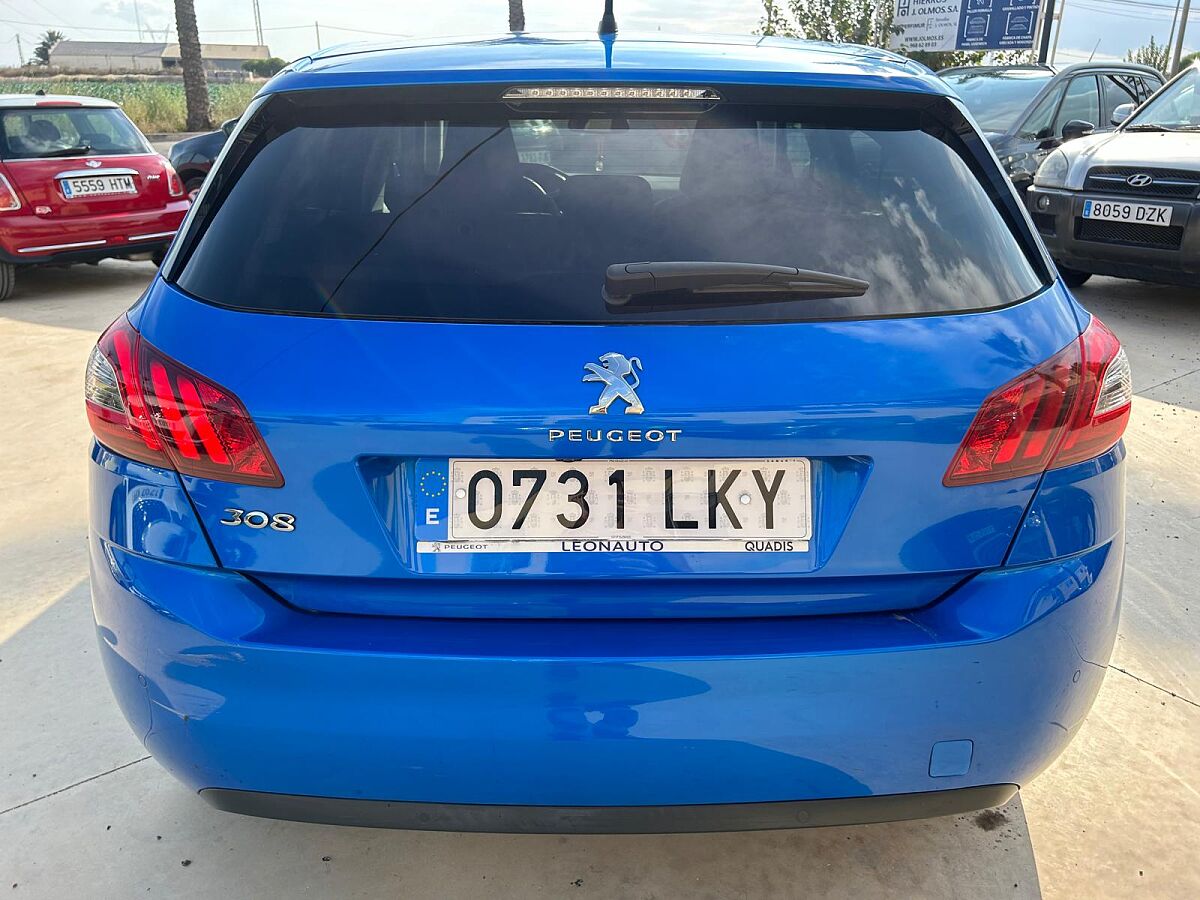 PEUGEOT 308 ALLURE 1.2 PURETECH AUTO SPANISH LHD IN SPAIN 31000 MILES SUPER 2020