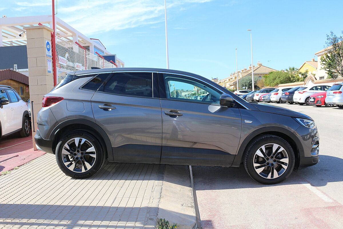 OPEL GRANDLAND X ELITE 1.2 E-THP SPANISH LHD IN SPAIN 59000 MILES SUPER 2020