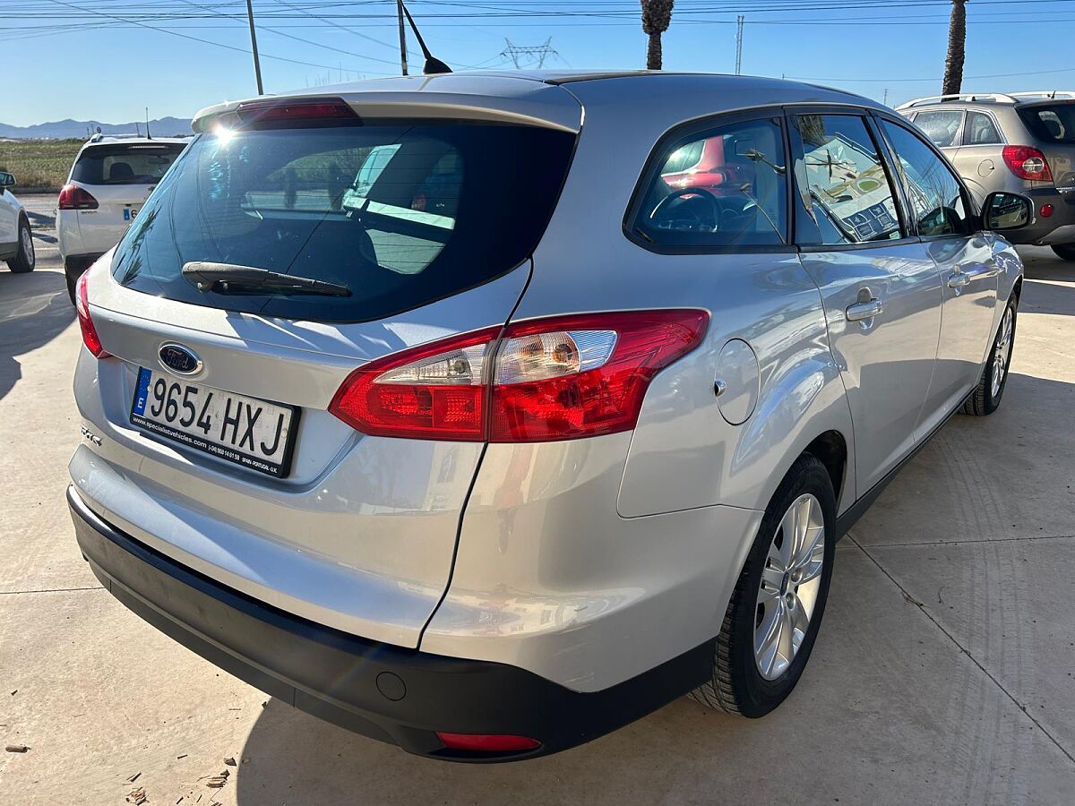 FORD FOCUS TREND 1.6 ESTATE SPANISH LHD IN SPAIN 69000 MILES SUPER 2014